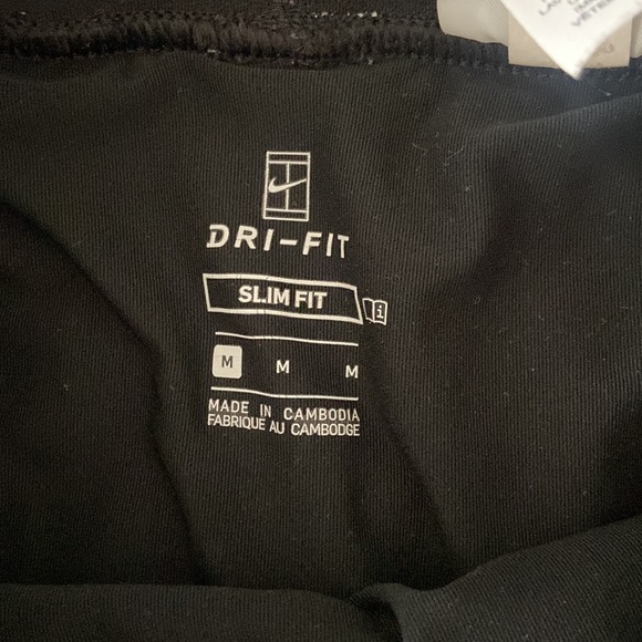 Nike tennis skirt with built in spandex size medium - Picture 4 of 6